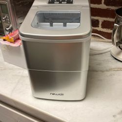 Ice Machine Works Perfect! Few Months Old.