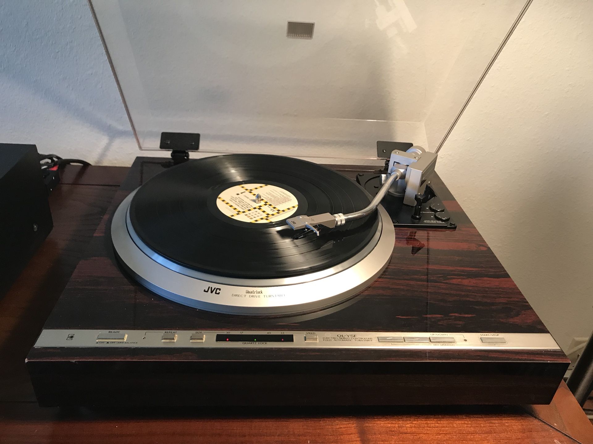 JVC QL-Y5F Direct Drive Turntable
