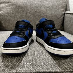 Nike Shoes Size 2y