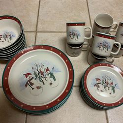 Holiday Dinnerware Set