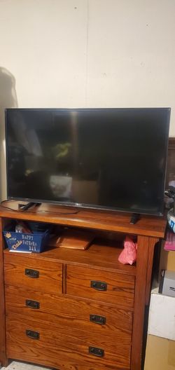 42" T.v For Sale. Hardly Used Almost New