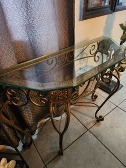 MESA DE ENTRADA DE METAL Y VIDRIO