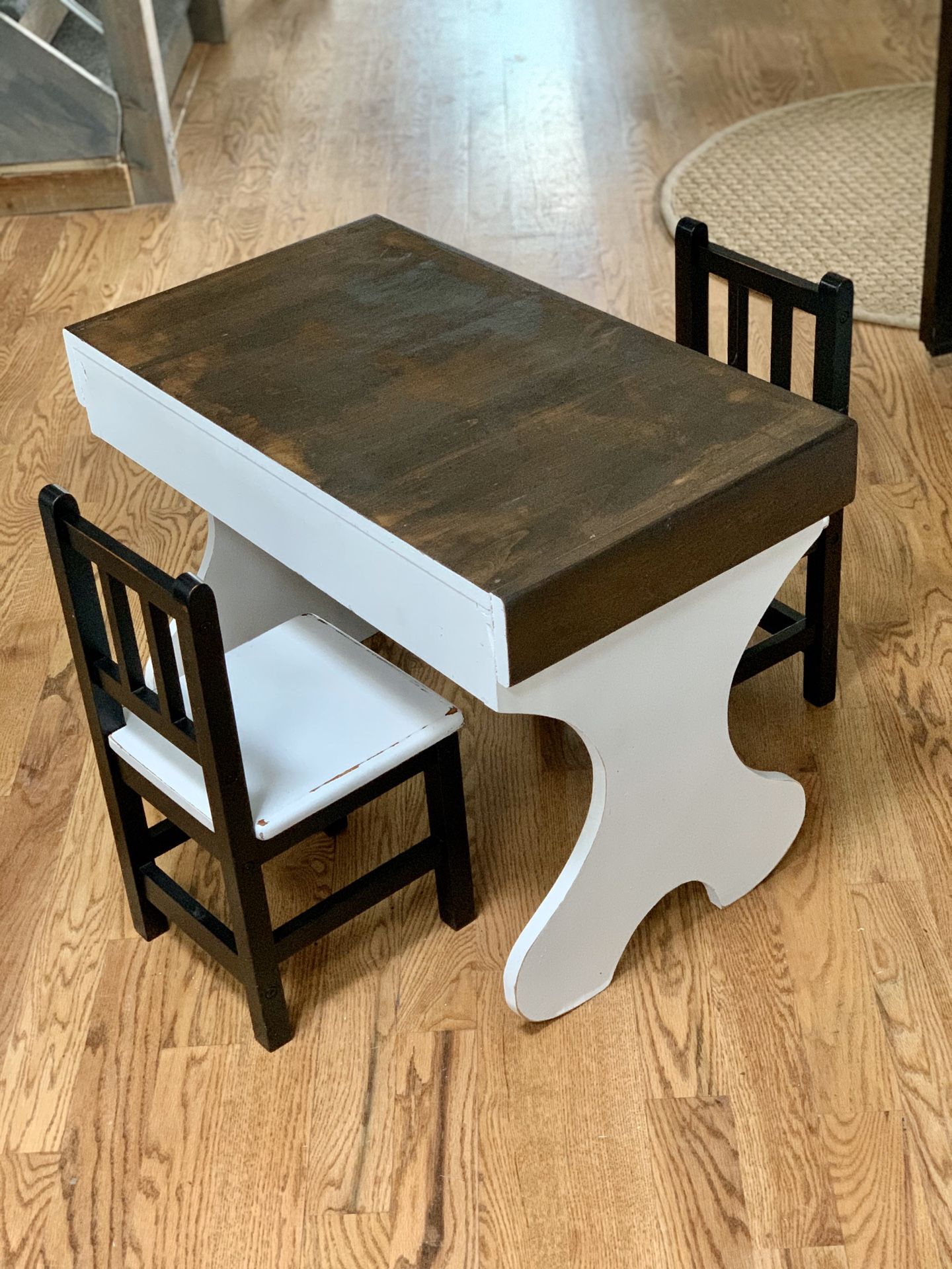 Kids / toddler table and chairs