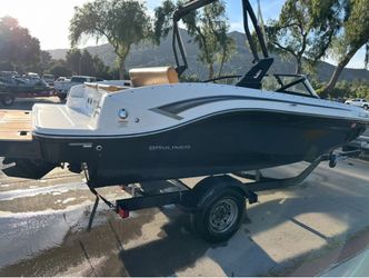 Boat With Trailer For Sale - 2021 Bayliner