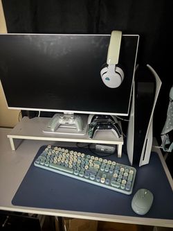 Gaming monitor keyboard and mouse with ps5 3 controllers and headset