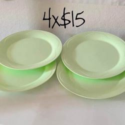 Tupperware Dessert Plates 