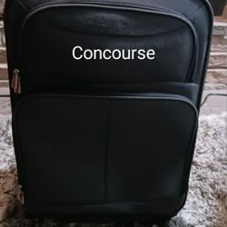 Concourse Luggage  Medium Size Pockets In Tact Zippers Work Well