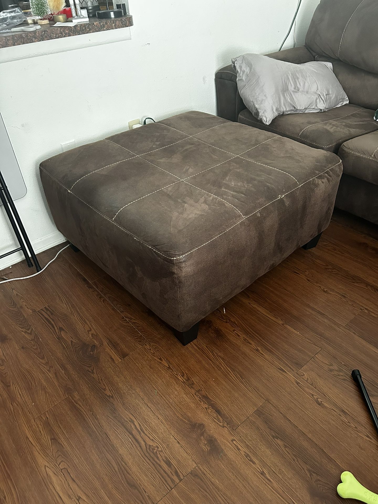 Brown Ashley Furniture Ottoman