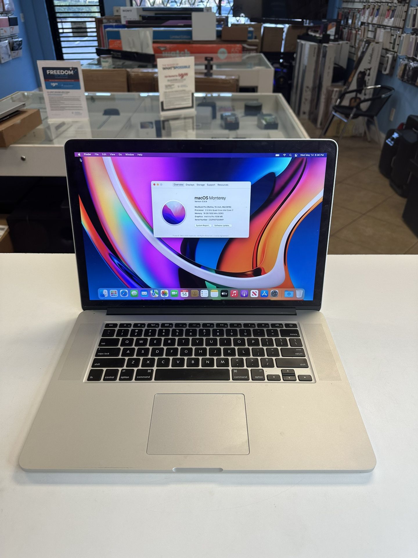 MacBook Pro 15inch i7/16gb Ram/512ssd with Final Cut Pro & Logic Pro X