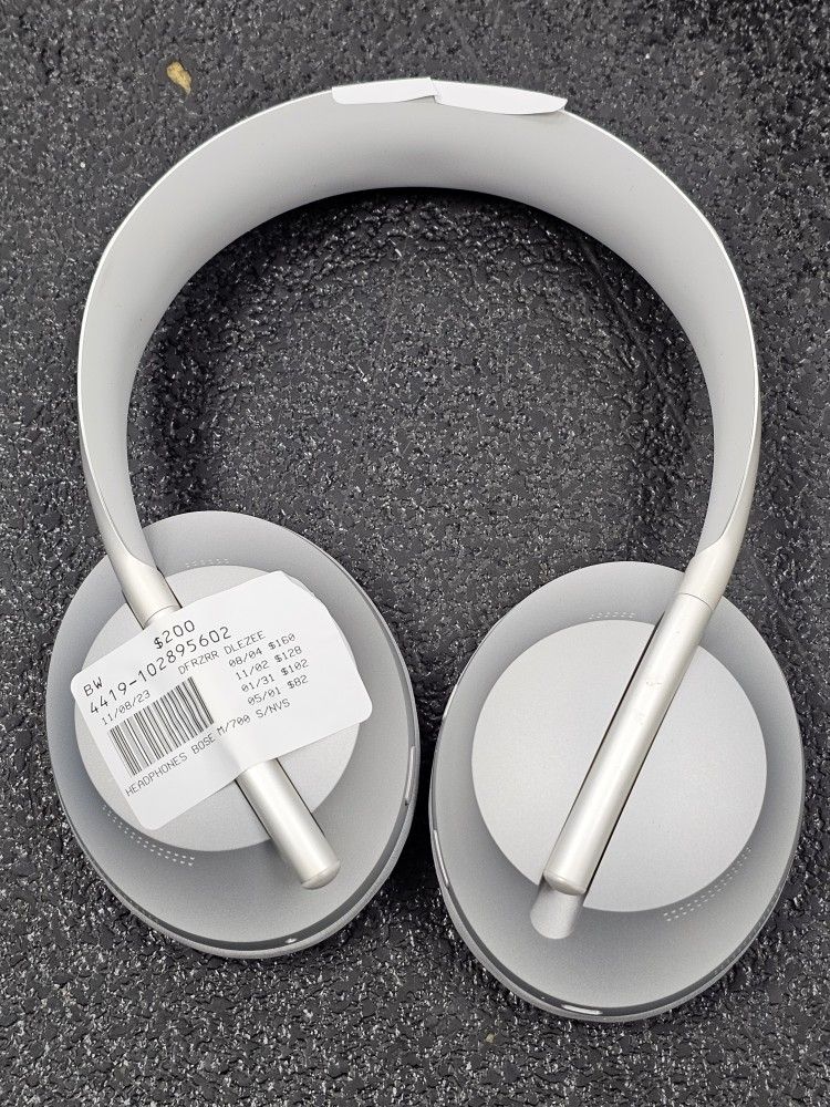 Bose Noise Cancelling Headphones 700. ASK FOR RYAN. #4(contact info removed)95602