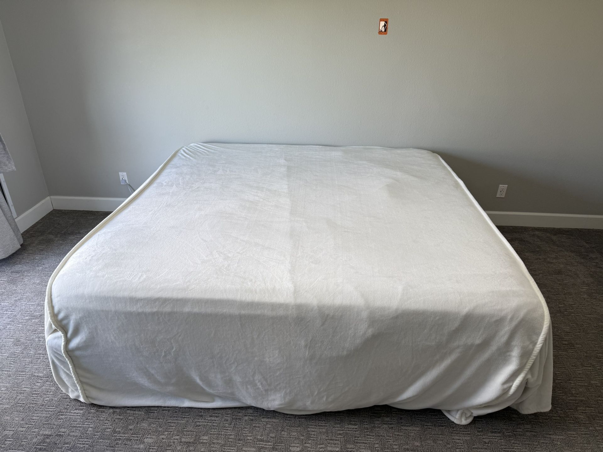 Huge 7' X 7' Wyoming King with TempurPedic Base