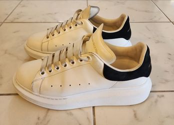 Alexander McQueen Oversized Sneakers in white leather with a black suede heel counter size 39.5 EUR