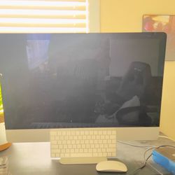 iMac 5K 27-inch 2019 with keyboard and mouse