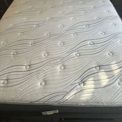 Queen Mattress + Memory Foam Topper – Clean, Comfortable