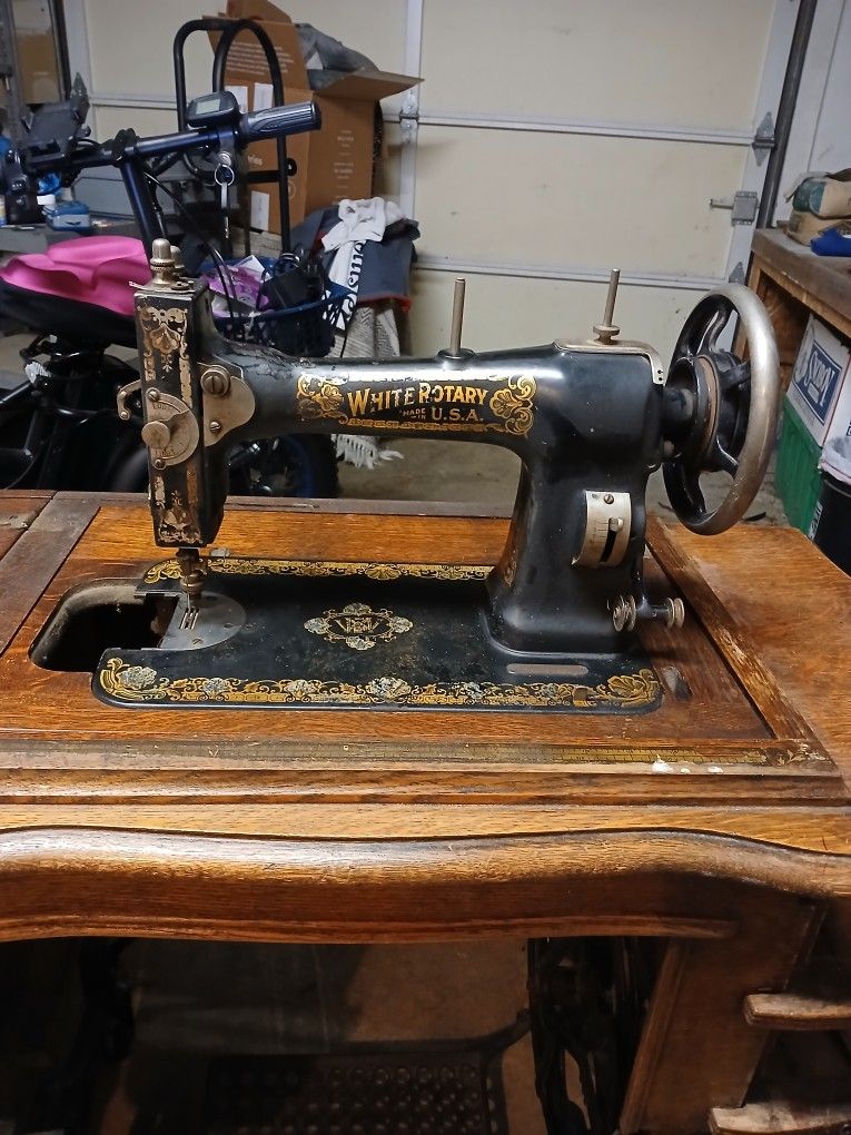 White Rotary Sewing Machine 