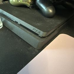 PS4 Bundle and Controllers