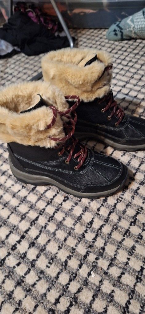 Clarks 7.5 Wide Womens Snow Boots