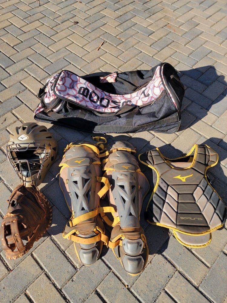 Mizuno Samurai Women's Catcher's Gear Set
W/bag