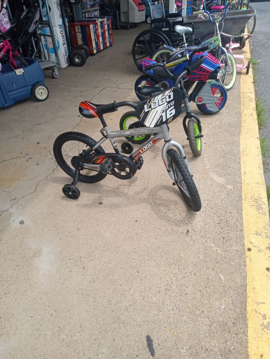 16 in Moto logo boys bike