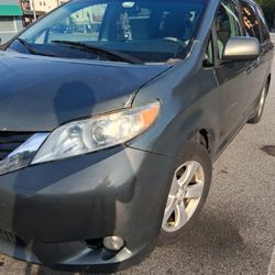 2012 Toyota Sienna