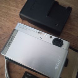 SONY POWERSHOT DSC-T90 TOUCH SCREEN SUPER STEADY DIGITAL CAMERA 3.0" LCD TOUCH 4X OPTICAL ZOOM 12.1 MEGAPÍXELES + SD CARD SONY TESTED WORKING GREAT 