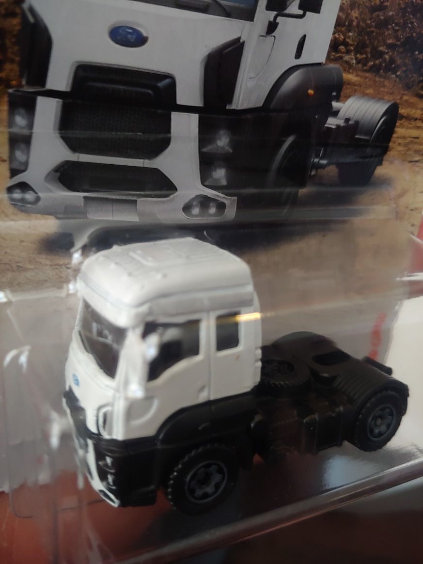 2013 Ford cargo truck 🔥 1:64 scale MATCHBOX (half off only if you pickup)