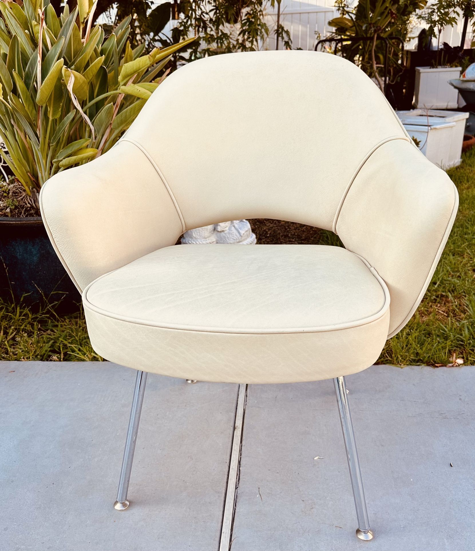 Vintage Knoll Leather Ivory Erro Saarinen Executive Chair