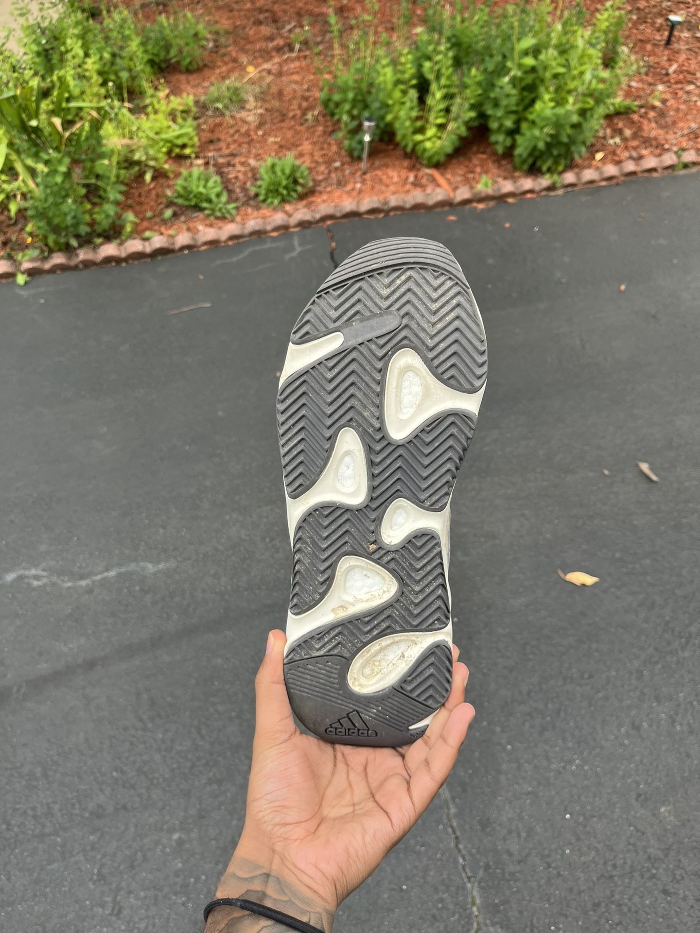 Yeezy 700 Cream On Feet สนีกเกอร์ Adidas Yeezy Boost 700 V2 Cream