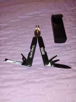 MULTI TOOL W/ CASE