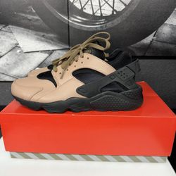 Nike Air Huarache LE Black And Tan Toadstool  Size 11 