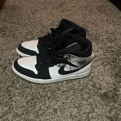 Jordan 1 Mids