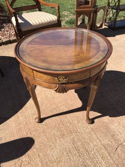 Antique Round Mahogany Burl Inlaid Occasional/Side Table