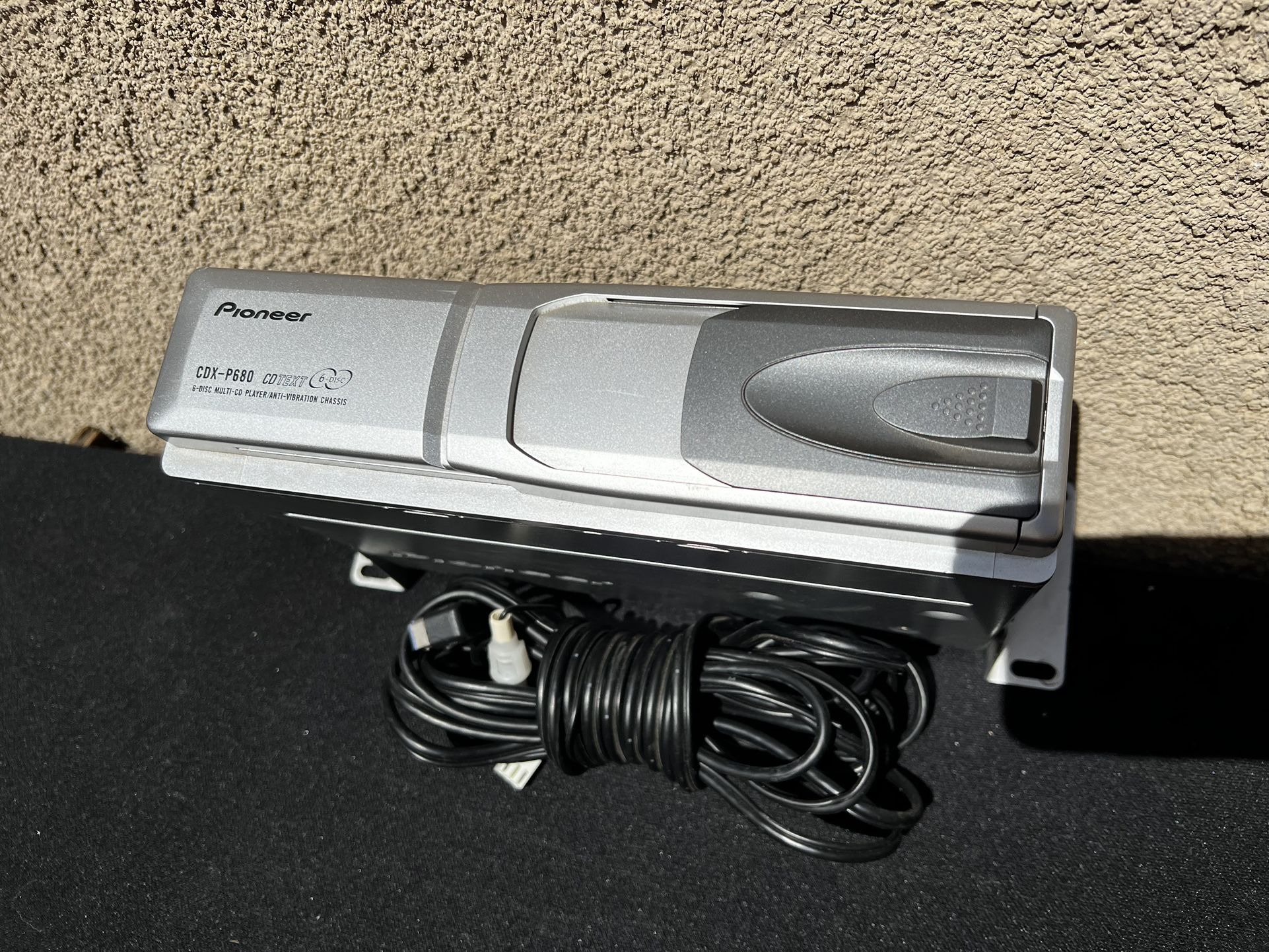 Pioneer CDX-P680 6-disc Auto CD Changer