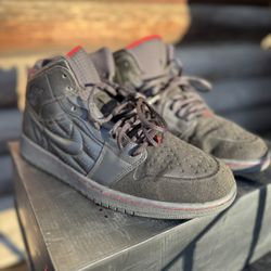 Jordan 1 Retro ‘99  SIZE 12.    For Sale !!!!!