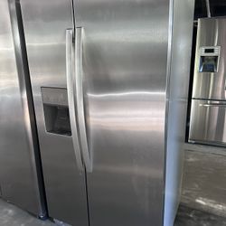 Whirlpool Stainless Steel Fridge Everything Work Great 📍5413 U.s 92 Plant City Fl 