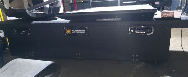 Truck tool box
