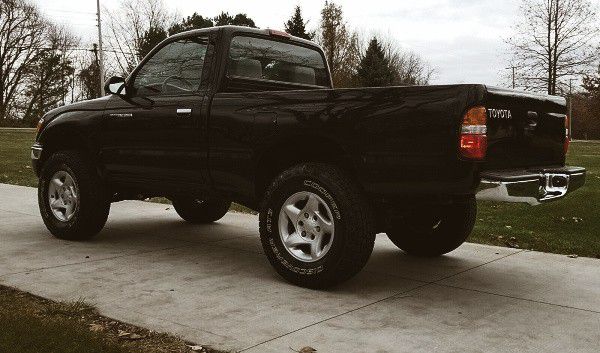 TACOMA 2001 This is the dream work truck or Normal daily use!!!