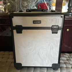 Byootique Rolling Makeup Train Case