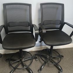 2 Roll Chairs
