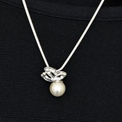 Sterling Silver 20" Chain and Freshwater Pearl