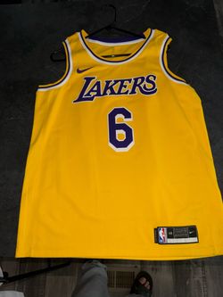 Lakers LeBron jersey