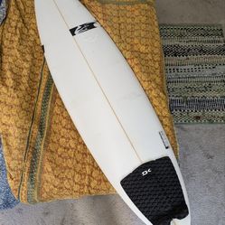 New short board 6'4"x19"x2-1/2" 34.8L