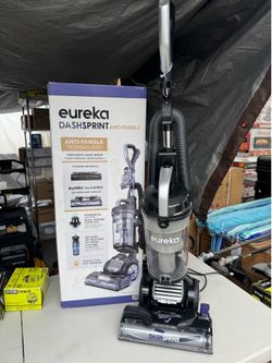Eureka Dash-Sprint Upright Vacuum, Anti-Tangle Brush, Pet Turbo, LED Headlights, Extended Reach, Black