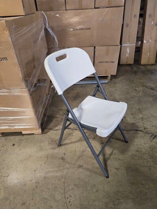 FINANCING AVAILABLE! CREDIT CARD OK! ONLY SALE! Heavy-duty foldable chairs

