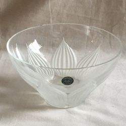 NEW - Beautiful - LENOX FULL LEAD CRYSTAL 8” FROSTED SWIRL PALMETTO BOWL