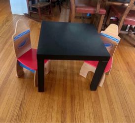 Kids table set like new