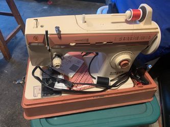 Singer Merritt Sewing Machine with Case