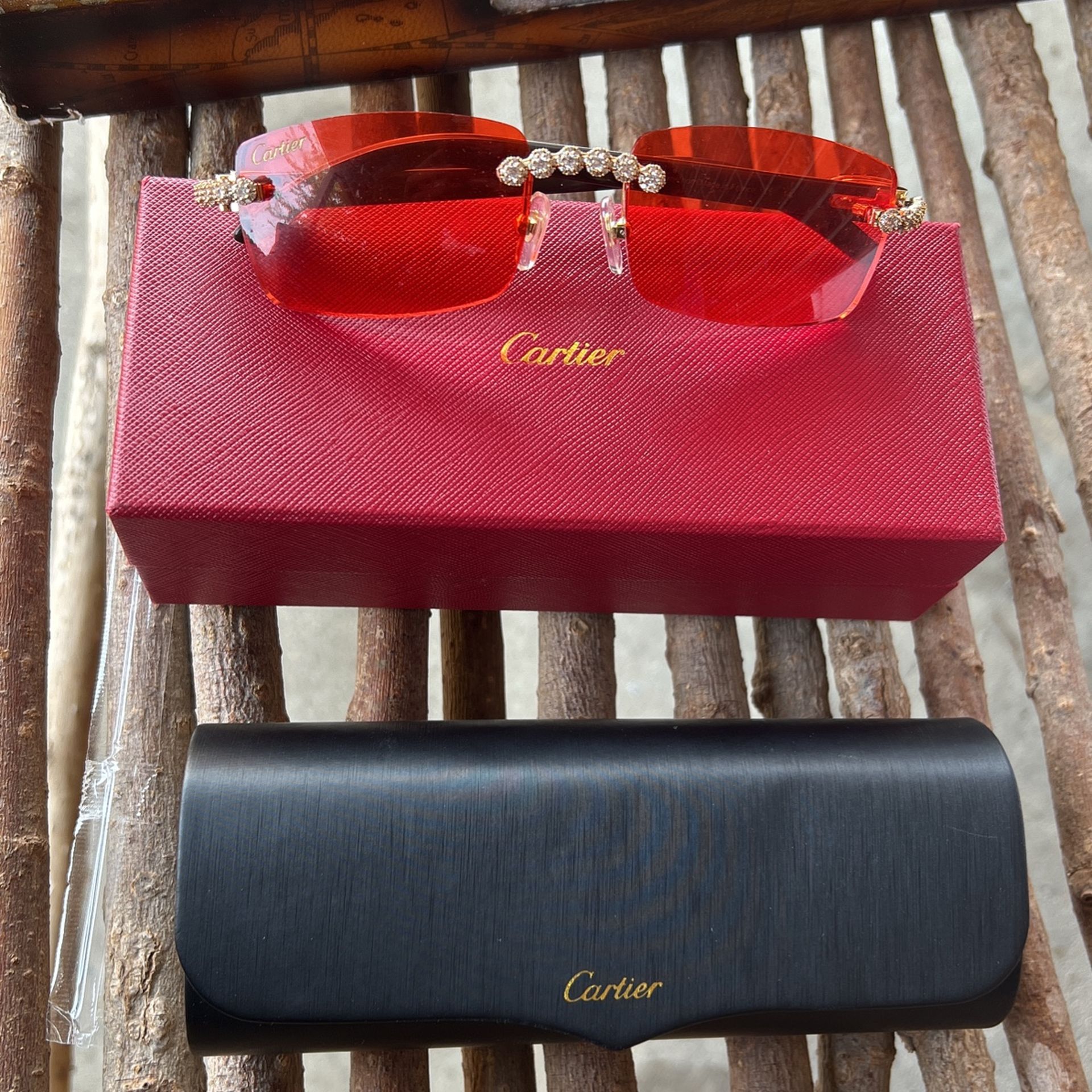 Cartier ( WHITE BUFFALO HORN) w Diamonds