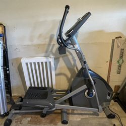 Nautilus Elliptical Machine E614 Precision Path