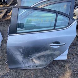 Mazda 3 ( Door Rear )
